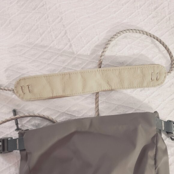 Lululemon Deadstock Roll-Top 3L Crossbody Unisex Bag - Picture 11 of 16